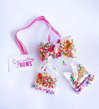 Load image into Gallery viewer, Confeti Bow Necklace
