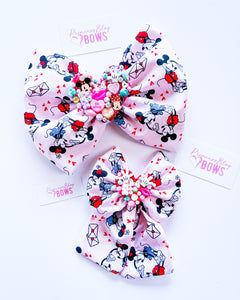 M & M Love bows