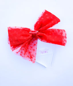 Messy valentines bow